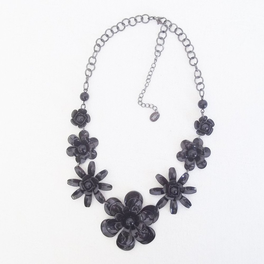 Claire's Y2K Black Hard Plastic Flower Silver Metal Choker